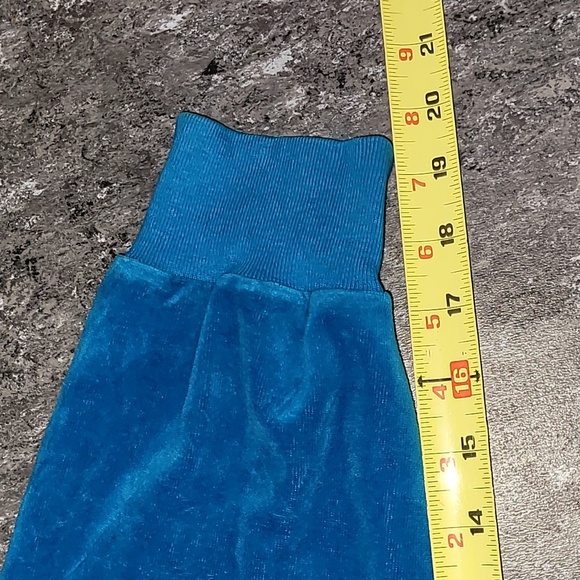 Vintage. Made in USA. Oscar de la Renta. Active. Velour. Crewneck. Women's M - Picture 11 of 16